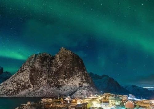 The northern lights over Hamnøy, Lofoten product