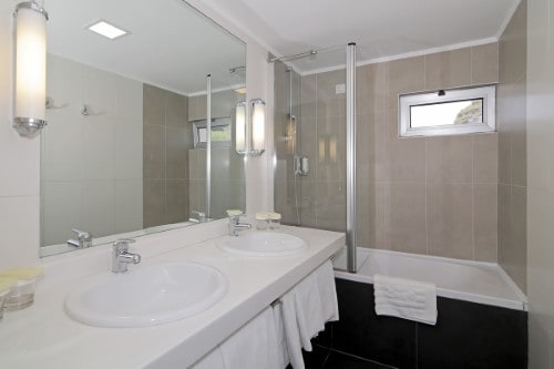 Ensuite bathroom at Hotel Lero in Dubrovnik, Croatia. Travel with World Lifetime Journeys