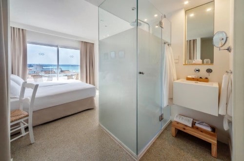 Double room at HM Alma Beach in Palma de Mallorca. Travel with World Lifetime Journeys