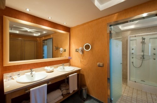 Ensuite bathroom at Elba Sara Beach in Caleta de Fuste, Fuerteventura. Travel with World Lifetime Journeys