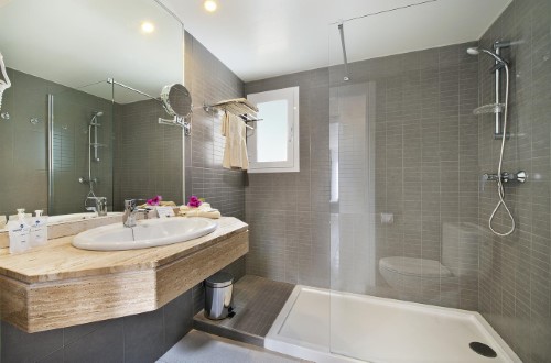 Ensuite bathroom at The Sea Club Mediterranean Resort in Alcudia, Mallorca. Travel with World Lifetime Journeys