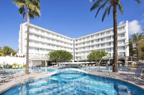 Pool side at JS Sol de Alcudia in Mallorca. Travel with World Lifetime Journeys