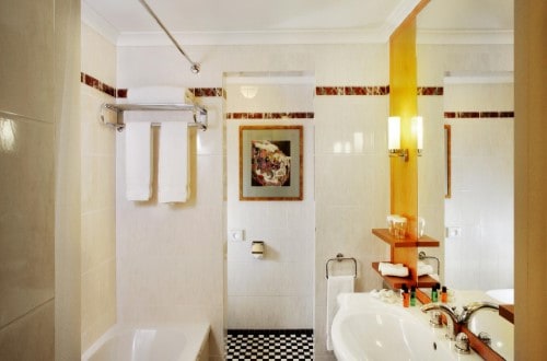 Ensuite bath at Crowne Plaza – Le Palace in Brussels, Belgium. Travel with World Lifetime Journeys