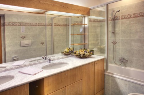 Ensuite bath at Sport Hotel Barisetti in Cortina D’Ampezzo, Italy. Travel with World Lifetime Journeys