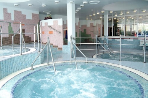 Jacuzzi area at Sandos Papagayo Beach Resort in Playa Blanca, Lanzarote. Travel with World Lifetime Journeys