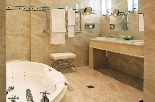 Junior suite bath at Hotel Metropole in Brussels, Belgium. Travel with World Lifetime Journeys