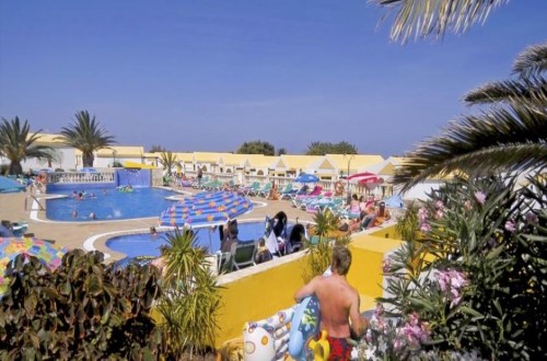 Pool panorama at Club Caleta Dorada in Caleta del Fuste, Fuerteventura. Travel with World Lifetime Journeys