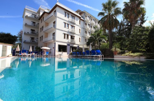 Pool side at Hotel Caravel in Sorrento, Italy. Travel with World Lifetime Journeys