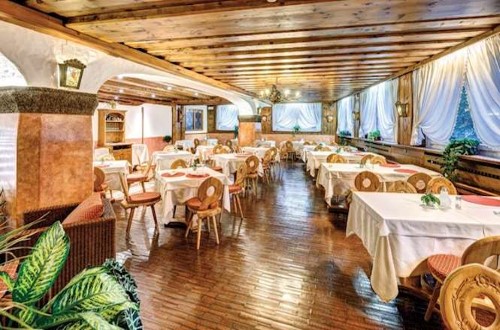 Restaurant at Chalet Hotel Parc Victoria in Cortina D’Ampezzo, Italy. Travel with World Lifetime Journeys