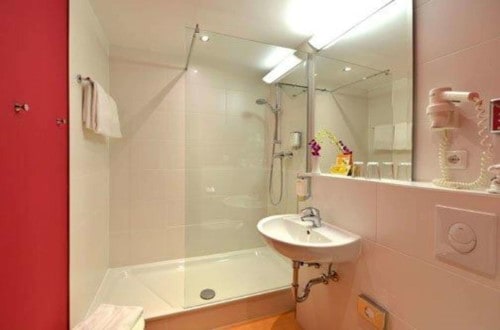 Ensuite bathroom at Comfort Hotel Lichtenberg in Berlin, Germany. Travel with World Lifetime Journeys