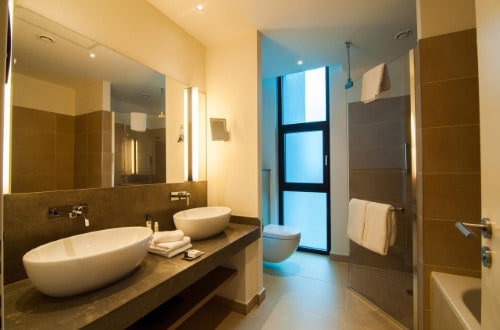 Ensuite bathroom at DoubleTree by Hilton in Oradea, Romania. Travel with World Lifetime Journeys