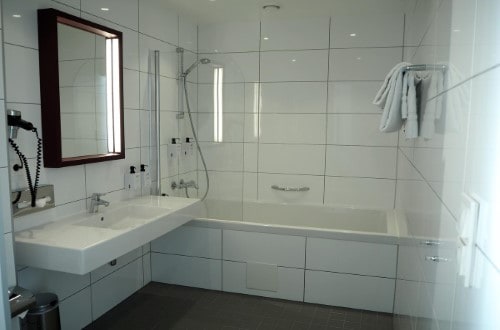 Ensuite bathroom at Scandic Solli Hotel in Oslo, Norway. Travel with World LIfetime Journeys