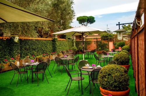 Lovely garden at Marini Park Hotel in Rome, Italy. Travel with World Lifetime Journeys