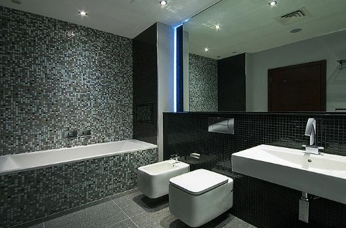 Ensuite bathroom at Rafayel Hotel in London, United Kingdom. Travel with World Lifetime Journeys