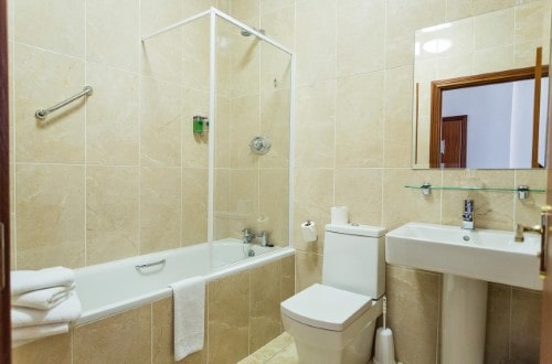 Ensuite bathroom at Sheldon Park Hotel in Dublin, Ireland. Travel with World Lifetime Journeys