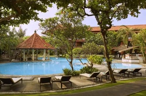 Pool at Sol Beach House Benoa. Travel with World Lifetime Journeys in Bali, Indonesia