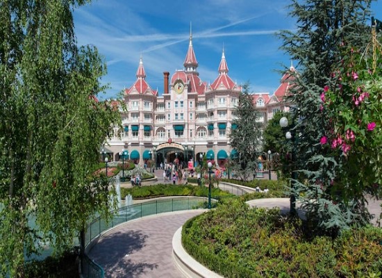 Disneyland hotel Paris. Travel with World Lifetime Journeys