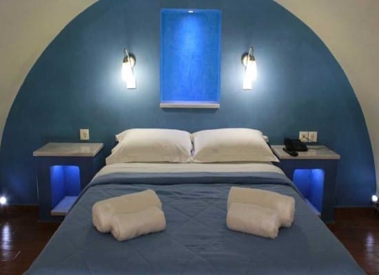 Santoriny-family-holiday-greece-Amerisa-suites-hotel. Travel with World Lifetime Journeys