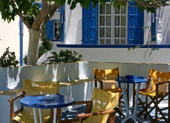 santoriny-family-holiday-greece-Artemis-Hotel. Travel with World Lifetime Journeys