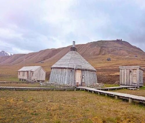 Spitsbergen Arctic Adventure Svalbard Cruise Longyearbyen Barentsburg. Travel with World Lifetime Journeys