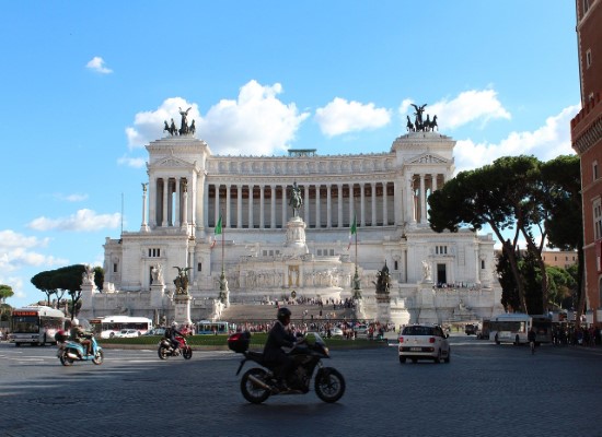 Piazza Venezia Italy religious tour. Travel with World Lifetime Journeys